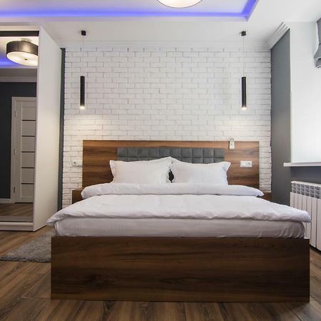 Lux Apartment Near Arena City Kiev Esterno foto