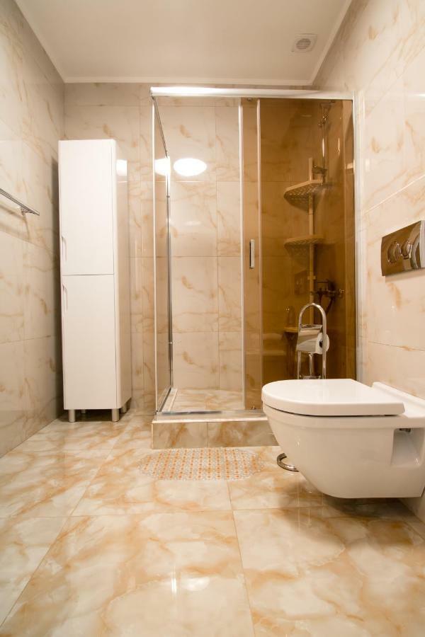 Lux Apartment Near Arena City Kiev Esterno foto