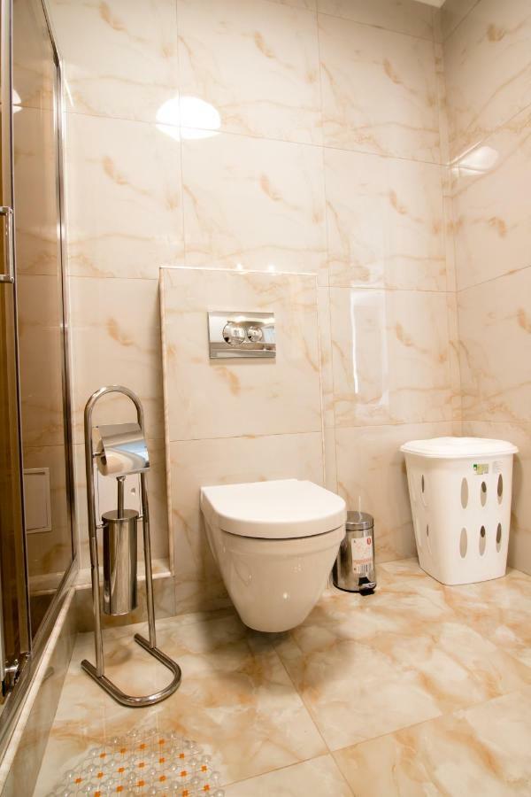 Lux Apartment Near Arena City Kiev Esterno foto