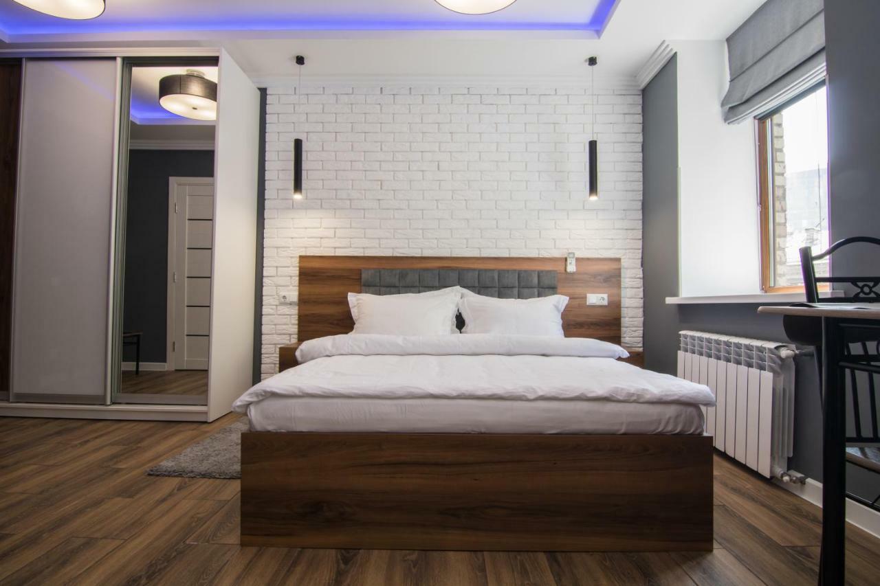 Lux Apartment Near Arena City Kiev Esterno foto