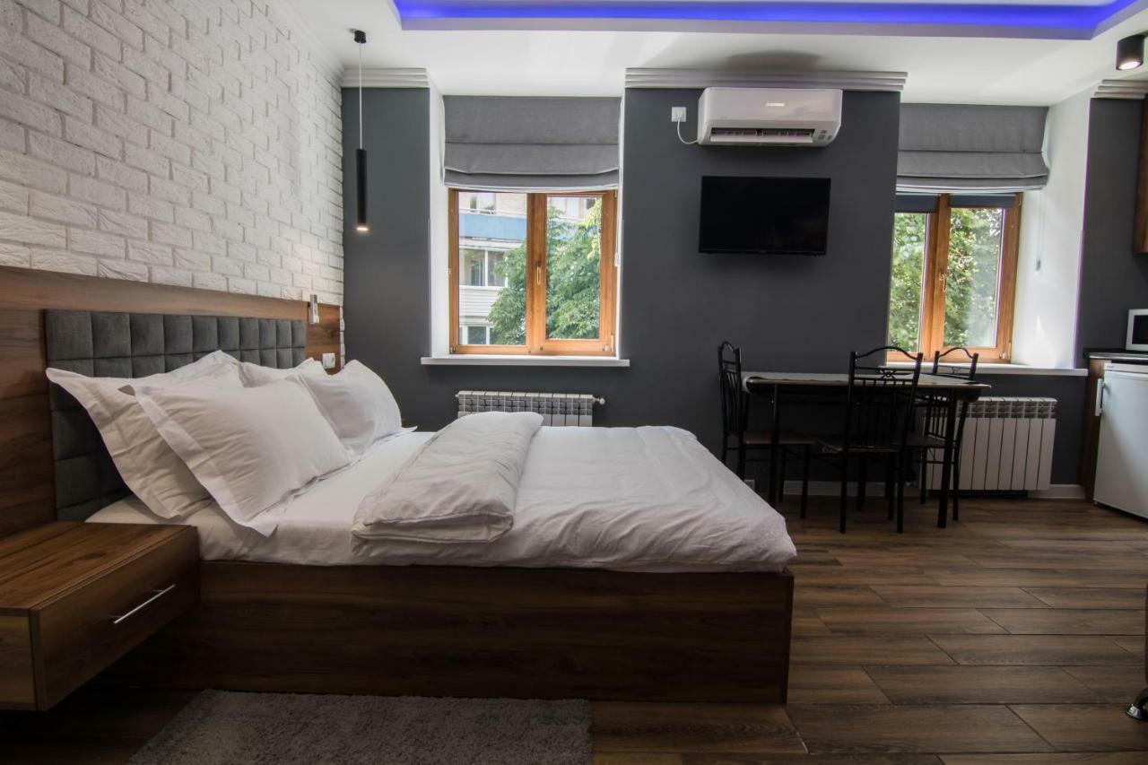 Lux Apartment Near Arena City Kiev Esterno foto